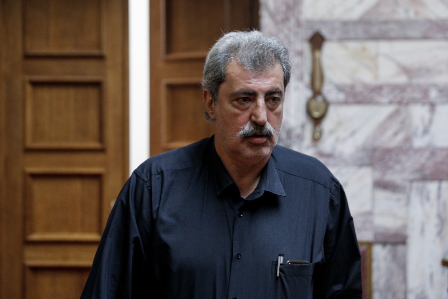 Επίθεση Παύλου Πολάκη στους δημοσιογράφους: «Ο δικός σου θείος και μπαμπάς είναι υπερήφανος γι