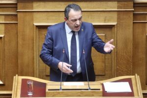 Χυδαίες εκφράσεις από Βασίλη Στίγκα στη Βουλή: «Είμαστε από αυτούς που σπρώχνουν»