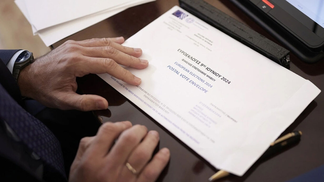 Επιστολή ψήφος: Μόνο στις ευρωεκλογές θα ψηφίζουν οι απόδημοι Έλληνες - Καταψηφίστηκε η τροπολογία