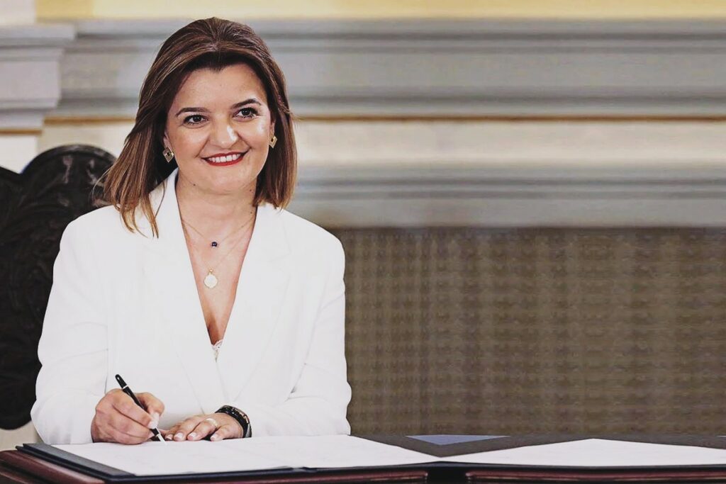 Μαρία Κεφαλά: Κόρη ιερέα και υφυπουργός - Μπρος γκρεμός και πίσω ρέμα