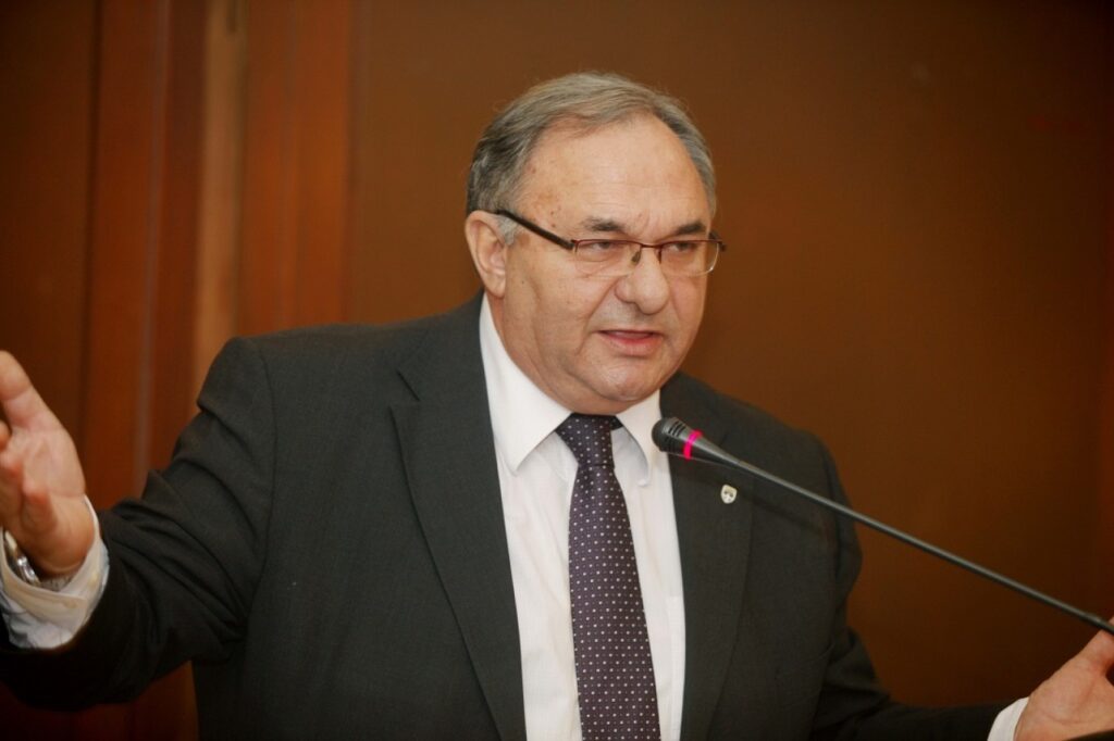 Δημήτρης Καλογερόπουλος: Αυτός θα αντικαταστήσει τον Μιλτιάδη Βαρβιτσιώτη - Δείτε το βιογραφικό του
