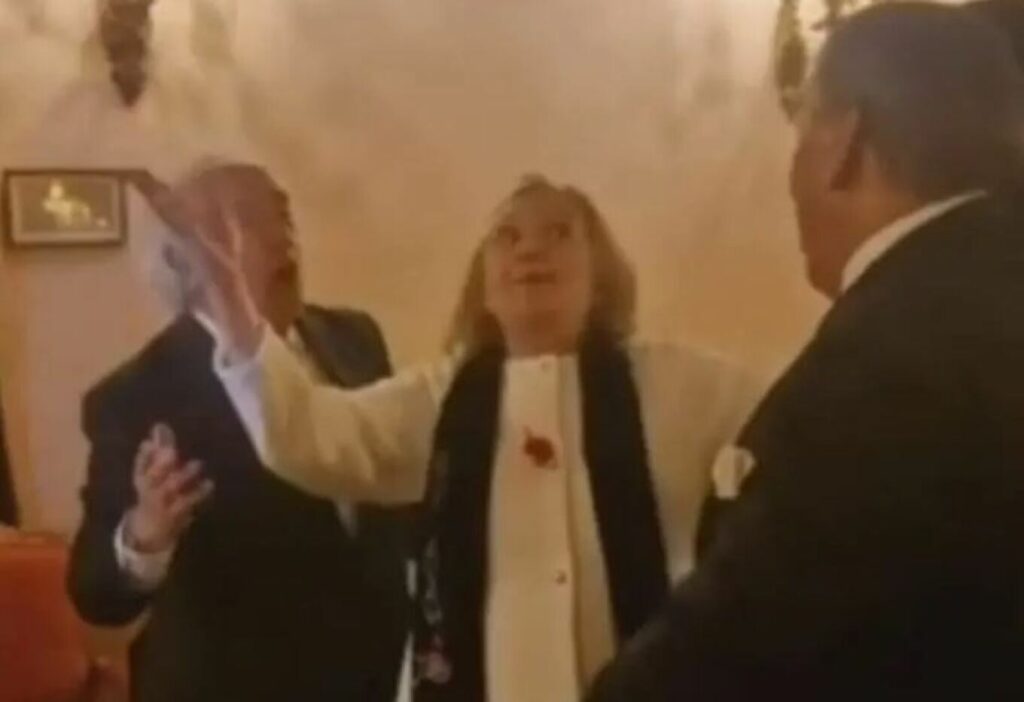 Χίλαρι Κλίντον: Viral ο αποτυχημένος χορός macarena στην Ισπανία