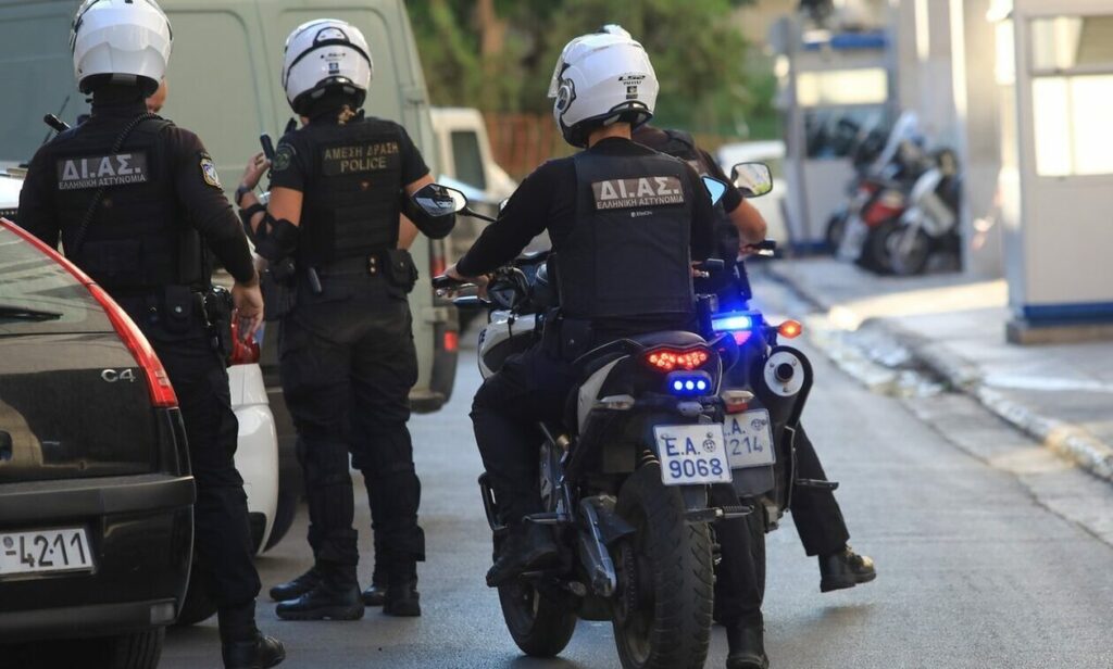 ΕΛ.ΑΣ.:Επιχείρηση για τους παράνομους μετανάστες στο κέντρο της Αθήνας - Πάνω από 100 συλλήψεις