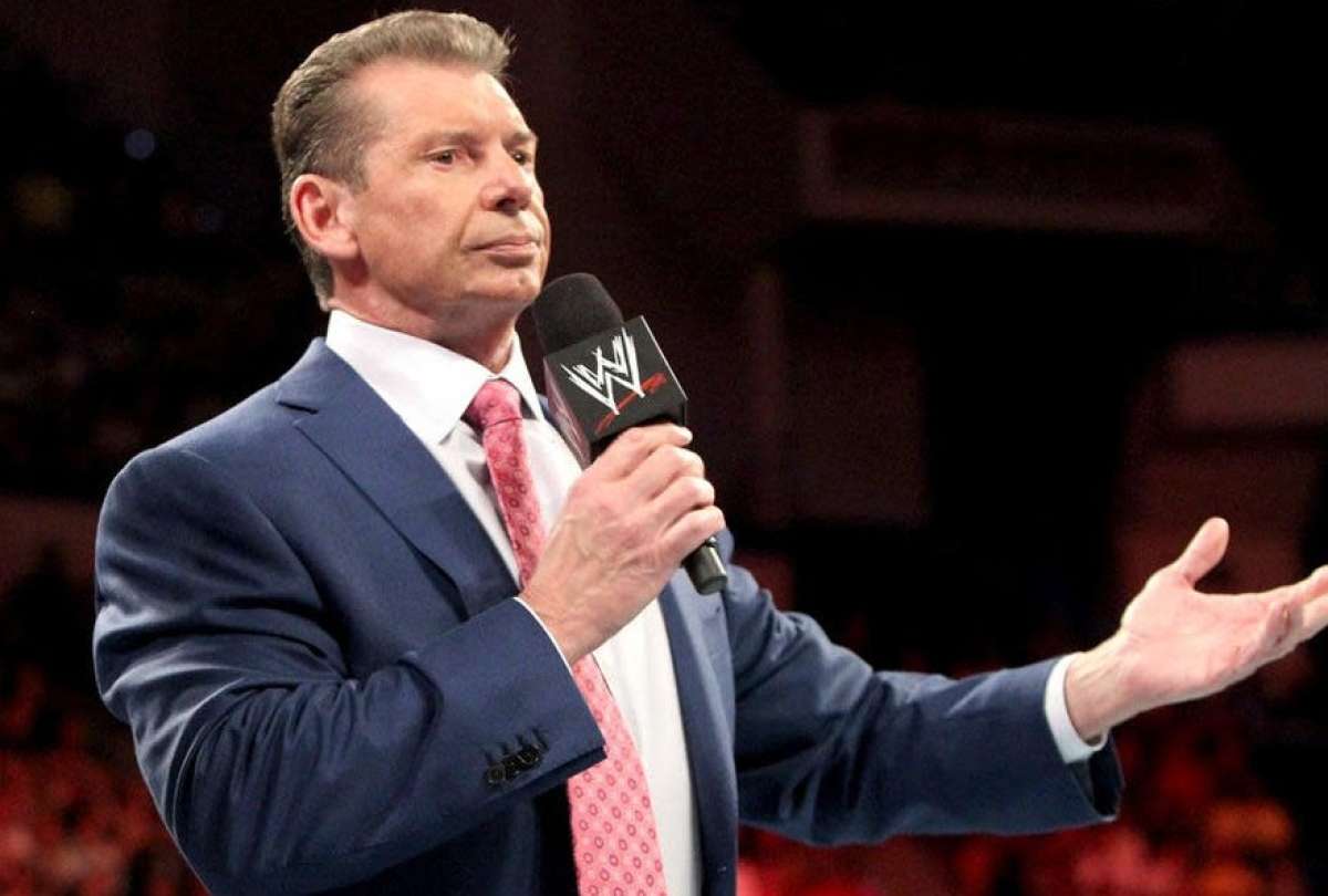 Καταγγελίες για σεξουαλική εκμετάλλευση οδηγούν σε παραίτηση τον ιδρυτή της WWE