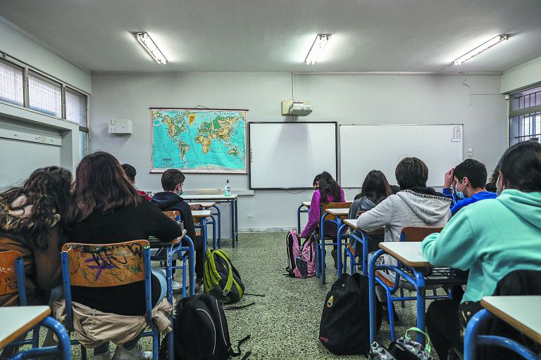 Καταργείται η αργία των Τριών Ιεραρχών για φροντιστήρια και κέντρα ξένων γλωσσών