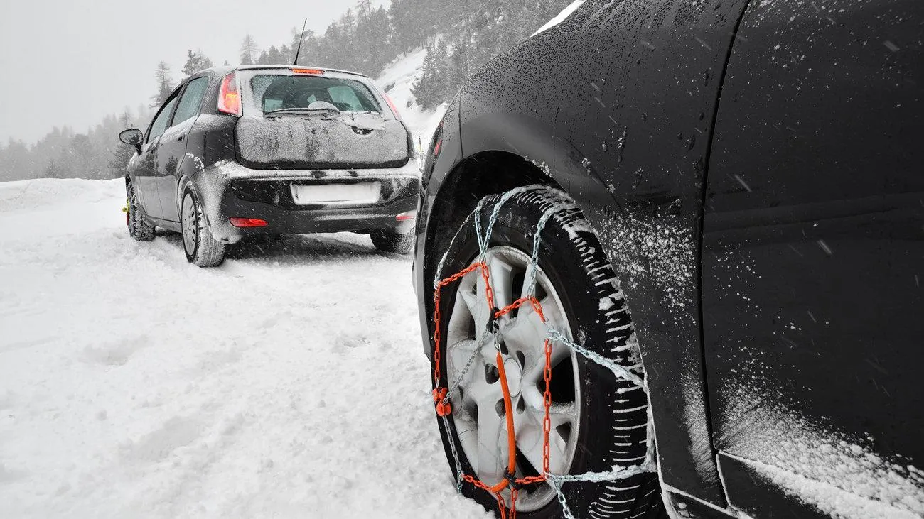 Οδήγηση στο χιόνι: Πως τοποθετούμε αλυσίδες και τι ελέγχουμε στο αυτοκίνητό μας