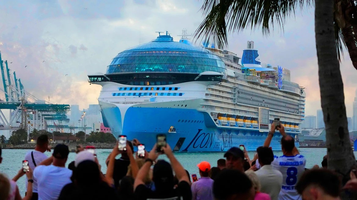 Icon of the Seas: Το μεγαλύτερο κρουαζιερόπλοιο στον κόσμο σάλπαρε για το παρθενικό του ταξίδι (Φωτογραφίες και βίντεο)