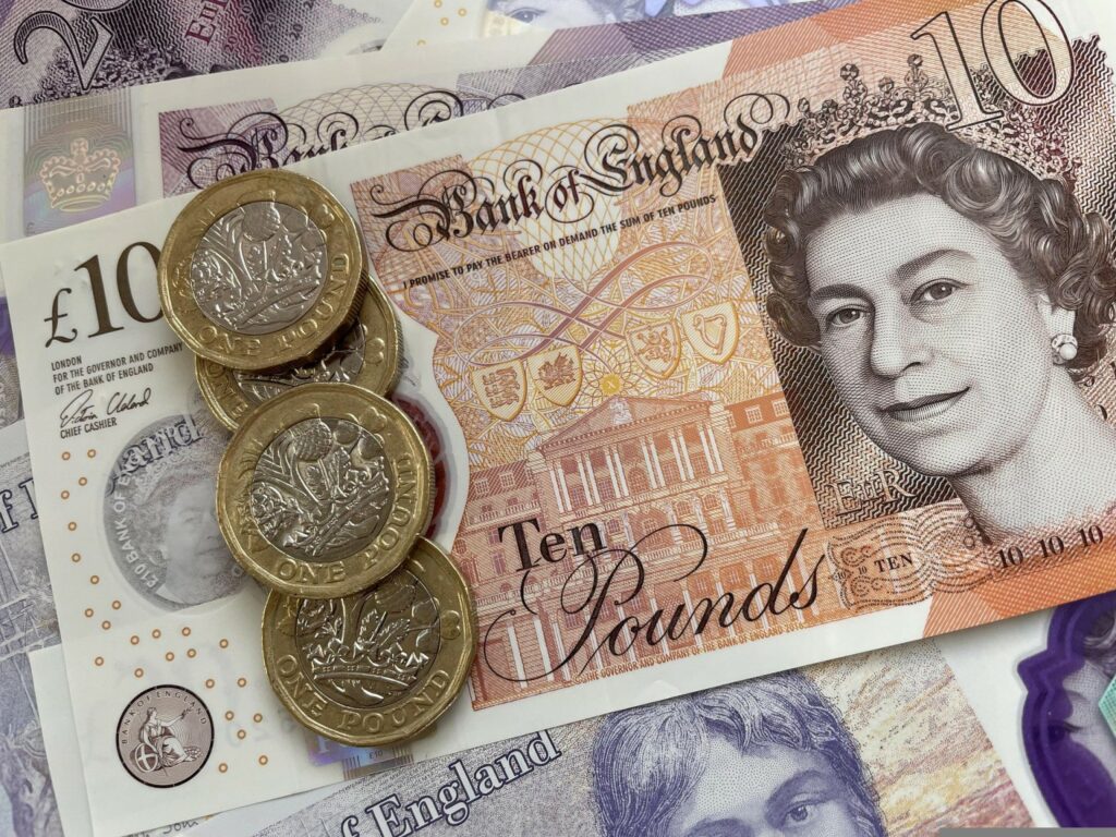 «Britcoin»: Η Βρετανία θέλει να λανσάρει τη ψηφιακή μορφή της λίρας