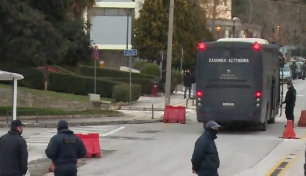 ΑΠΘ: Σε εξέλιξη αστυνομική επιχείρηση για εκκένωση κατάληψης στην Πρυτανεία