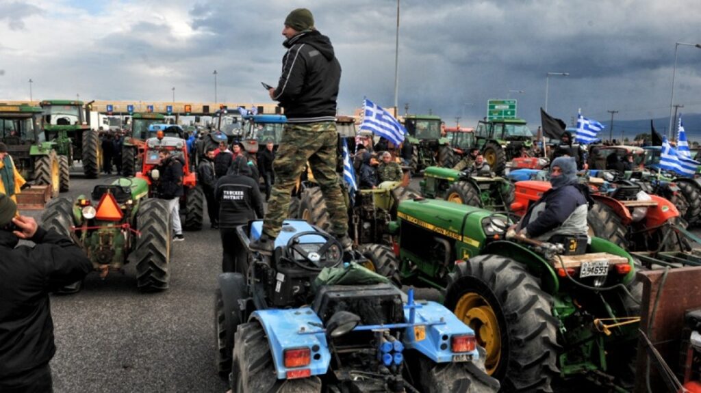 Οι αγρότες επιστρέφουν στα μπλόκα