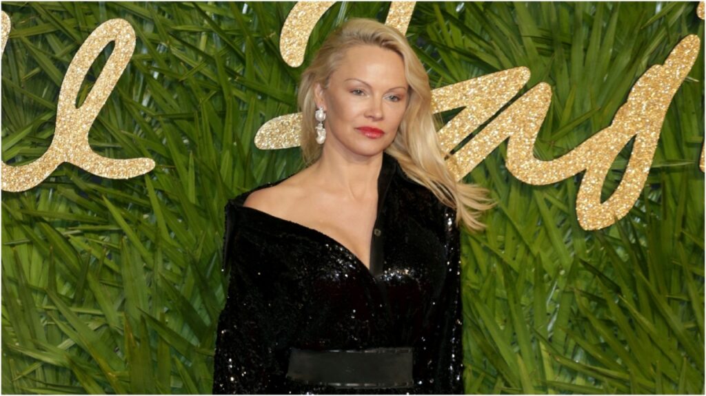 Η Πάμελα Άντερσον στην ταινία «The Last Showgirl» με ένα καστ αστέρων