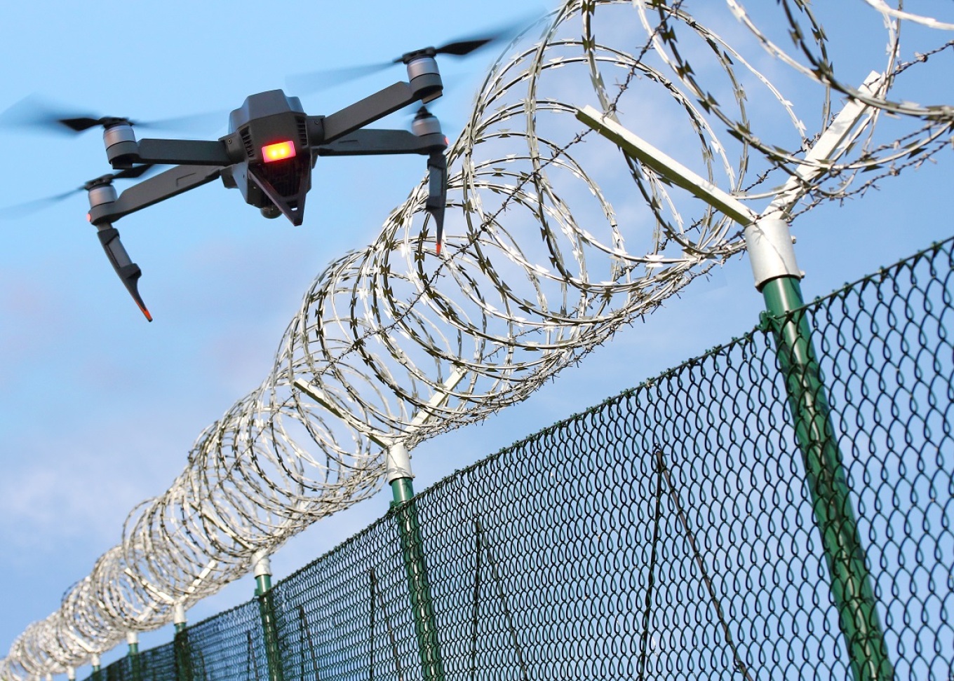 Παράδοση κινητών κι ναρκωτικών σε φυλακές με...drones