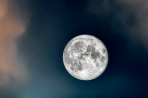Κινδυνεύει το φεγγάρι; - Τι ανησυχεί τους επιστήμονες
