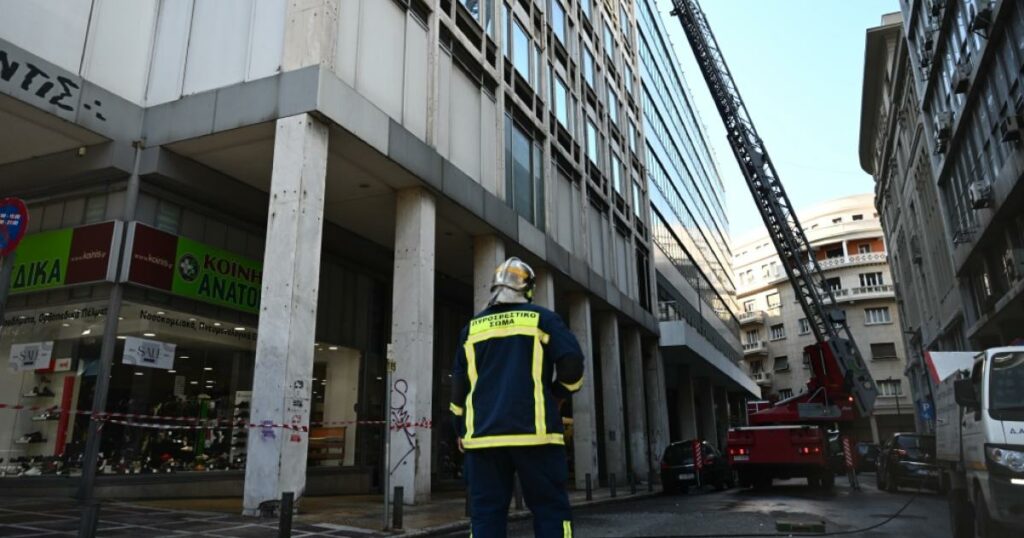 Η στιγμή της έκρηξης της βόμβας απέναντι από το υπουργείο Εργασίας- Ηχητικό ντοκουμέντο