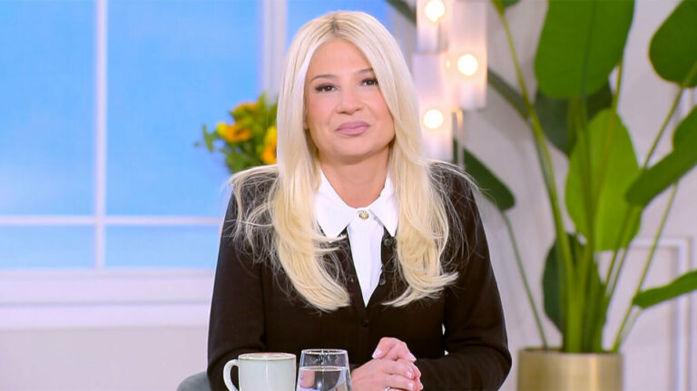 Έξαλλη η Σκορδά: Στέρησαν τη σημαία από παιδί στο φάσμα του αυτισμού – “Ανατρίχιασα σαν μαμά”