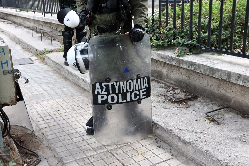 Κομοτηνή: Επέμβαση ΕΛ.ΑΣ στο Δημοκρίτειο λόγω κατάληψης -Παρεμπόδιζαν φοιτητές να προσέλθουν για εξετάσεις