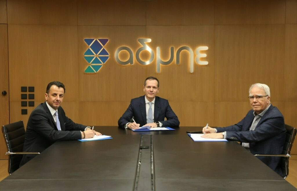 ΑΔΜΗΕ: Έπεσαν οι υπογραφές με τις MYTILINEOS – ATΕΡΜΩΝ για τη νέα γραμμή μεταφοράς 400 kV