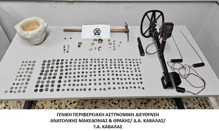 Συνελήφθη αρχαιοκάπηλος με 16 αντικείμενα και 267 νομίσματα