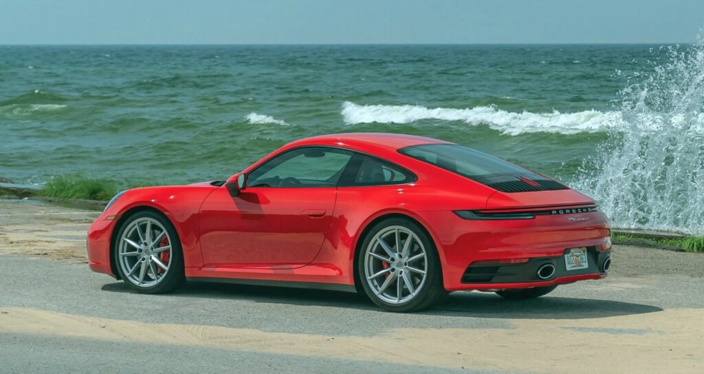 Το μυστικό της Porsche που βρέθηκε βυθισμένη στο λιμάνι του Πειραιά