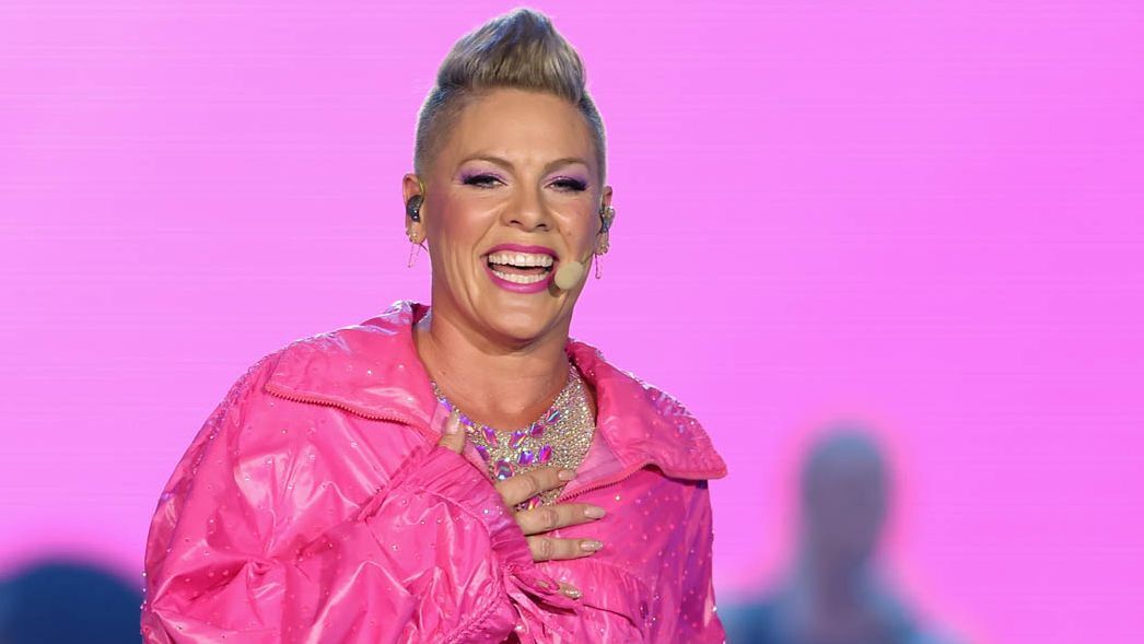 Pink: Έσπασαν τα νερά μιας ετοιμόγεννης γυναίκας σε συναυλία της - Η αμηχανία της ποπ σταρ