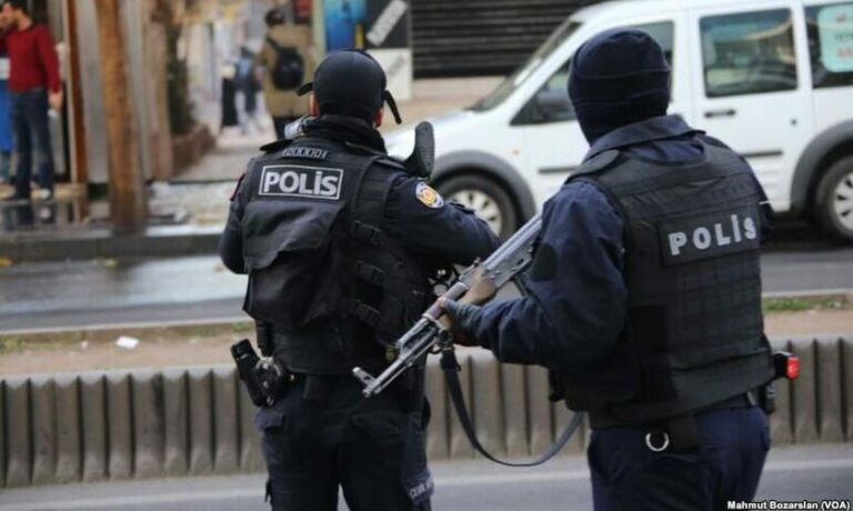 Τουρκία: Ένοπλη επίθεση σε συγκέντρωση υποψήφιου δημάρχου του κόμματος Ερντογάν