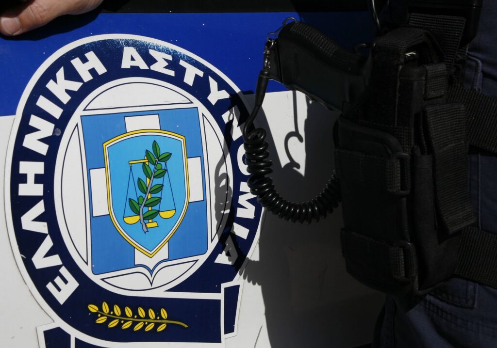 Κέρκυρα: Συνέλαβαν εφοριακούς και λογιστή για εκβιασμούς - Χατζηδάκης: Καμία ανοχή