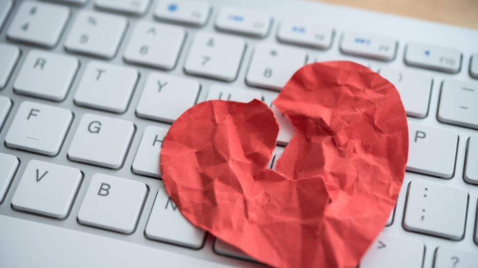 240213140444_romance_scam