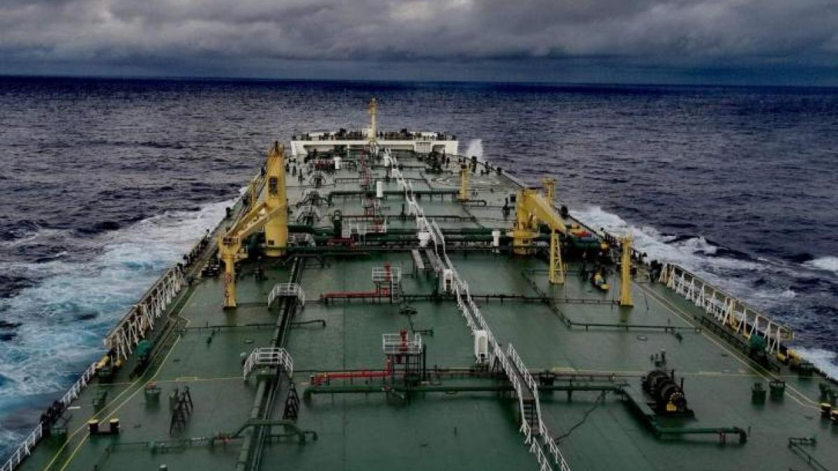 Ρωσία: Τα μισά δεξαμενόπλοια μεταφοράς πετρελαίου μένουν αδρανή λόγω κυρώσεων