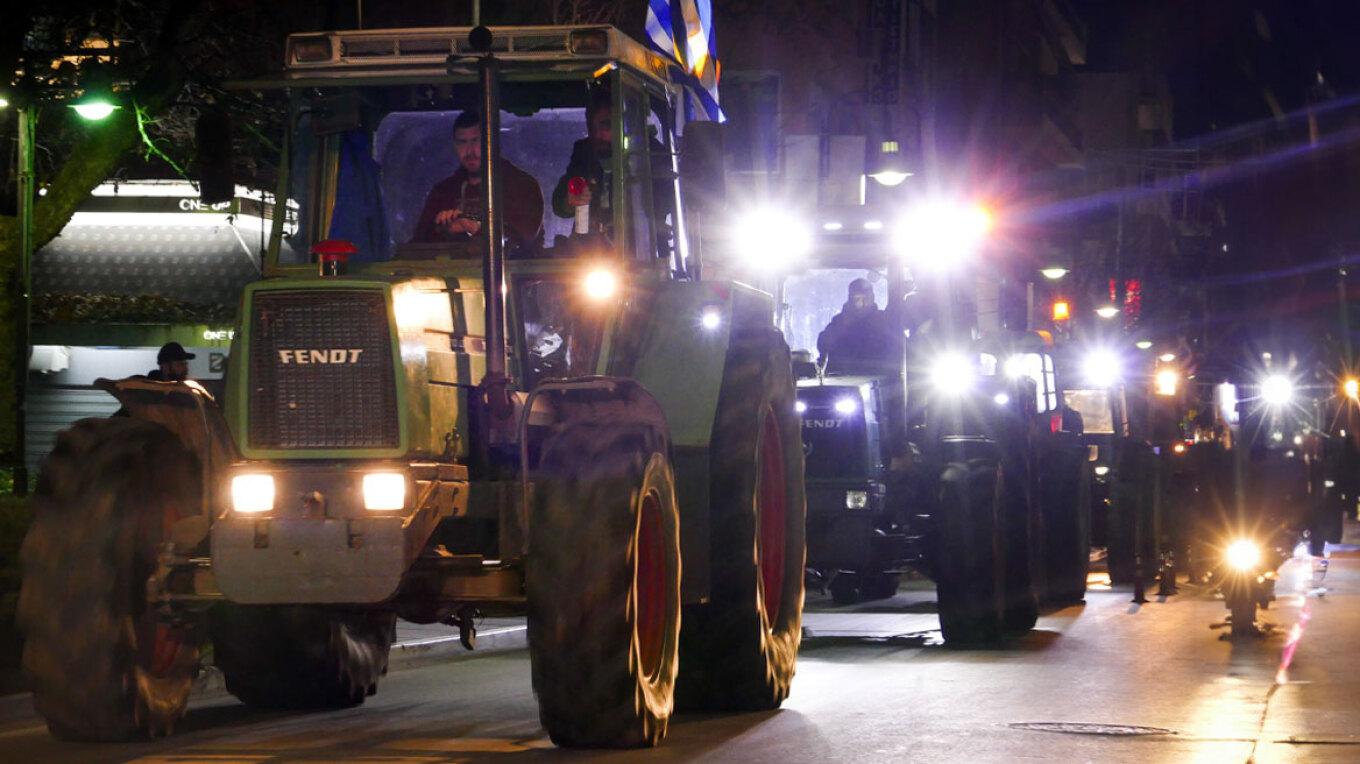 Αγρότες: Στη Νίκαια αύριο η πανελλαδική σύσκεψη για τα μπλόκα - Παραμένουν στους δρόμους