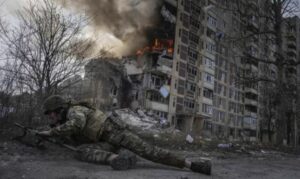 Πόλεμος στην Ουκρανία - «Λυσσαλέες μάχες» στην Αβντιίβκα