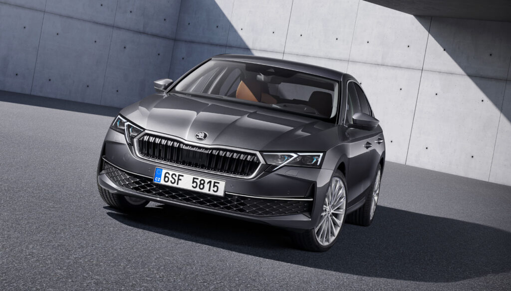 Skoda: Αυτή είναι η ανανεωμένη Octavia με «καυτή» RS έκδοση 265 ίππων