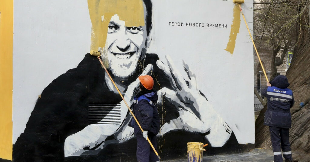 Ποιος ήταν ο Αλεξέι Ναβάλνι και πώς έγινε σύμβολο του αγώνα ενάντια στον Πούτιν