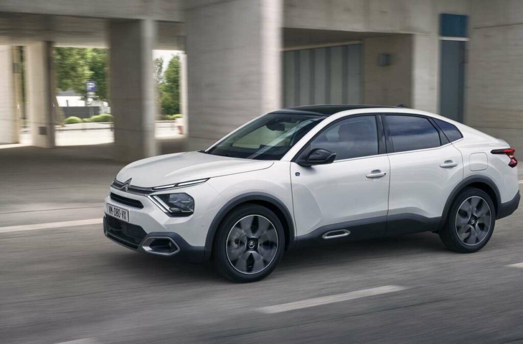Citroen: Τι νέο φέρνει με τις εκδόσεις C4 & C4X Hybrid
