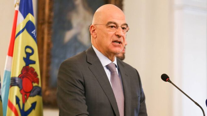Δένδιας: Να δημιουργήσουμε έναν στρατό με άξια επαγγελματικά στελέχη που θα συμπληρώνονται από εκπαιδευμένους εφέδρους