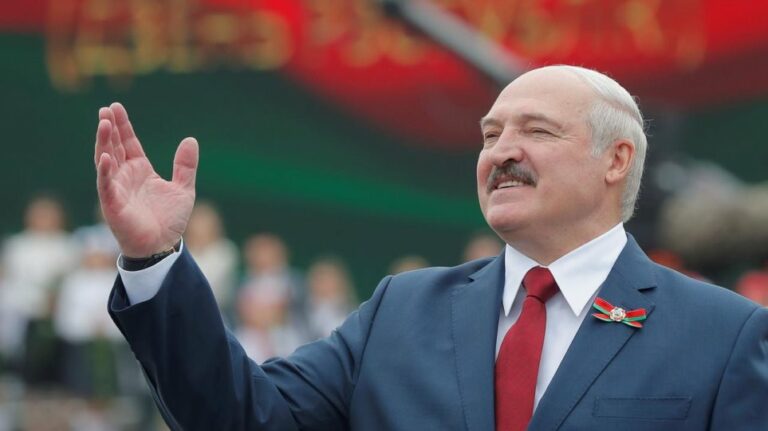 «Θα αντιδράσουμε στις αλλαγές που θα γίνουν στην κοινωνία μας» δήλωσε ο Λουκασένκο