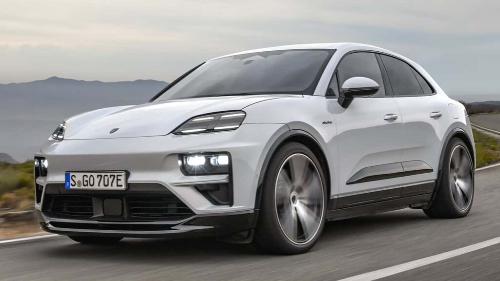 Porsche Macan: Έκανε πρεμιέρα στη Σιγκαπούρη