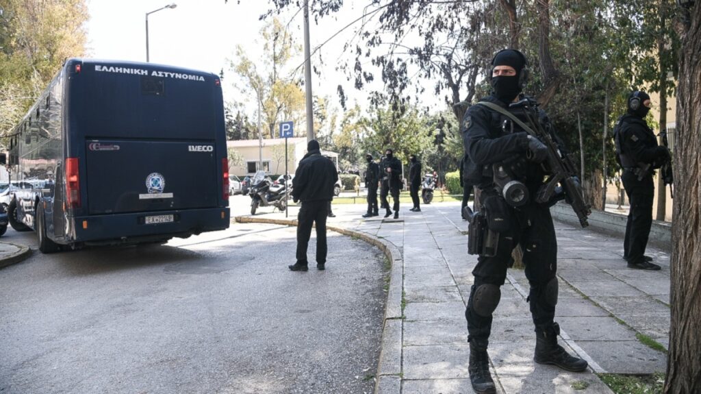 Ποινική δίωξη στους 10 συλληφθέντες για τρομοκρατικά χτυπήματα