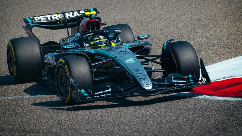 Formula 1 – Μπαχρέιν: Εντυπωσιακό 1-2 της Mercedes και Χάμιλτον στην κορυφή