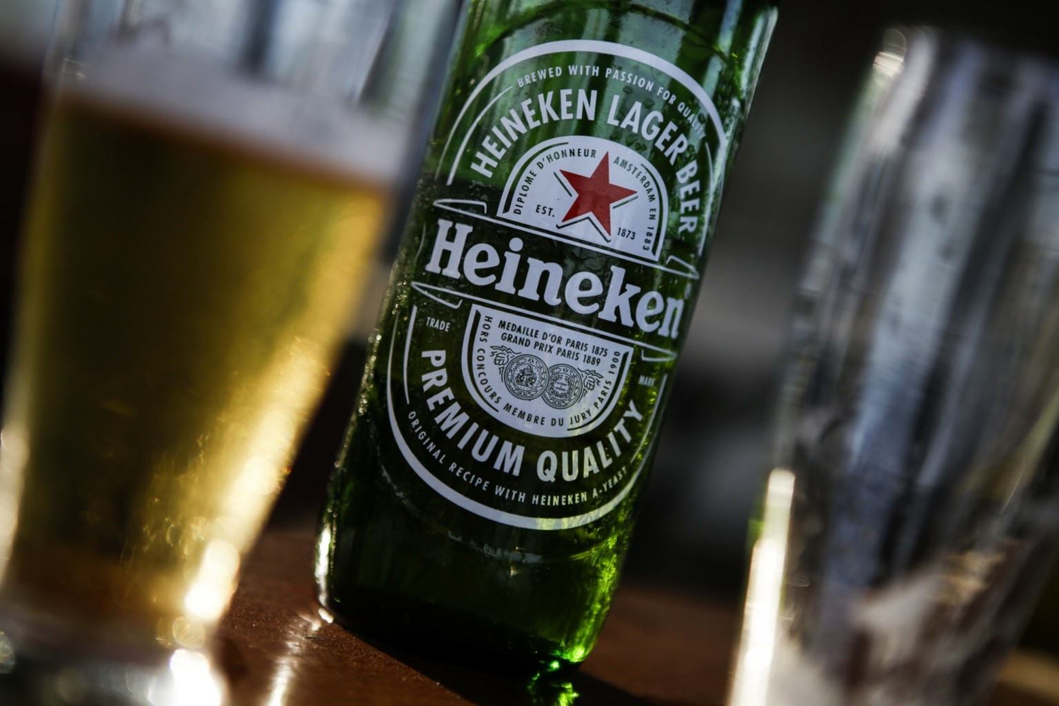 Heineken: Πήρε την κατηφόρα η ζήτηση μπύρας – Πτώση 6,5% στη μετοχή
