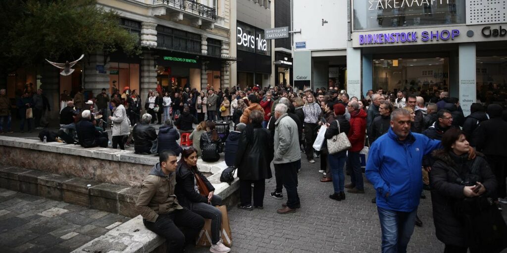 Χειμερινές εκπτώσεις: Υποτονική η αγοραστική κίνηση -Οι αλλαγές στην καταναλωτική συμπεριφορά