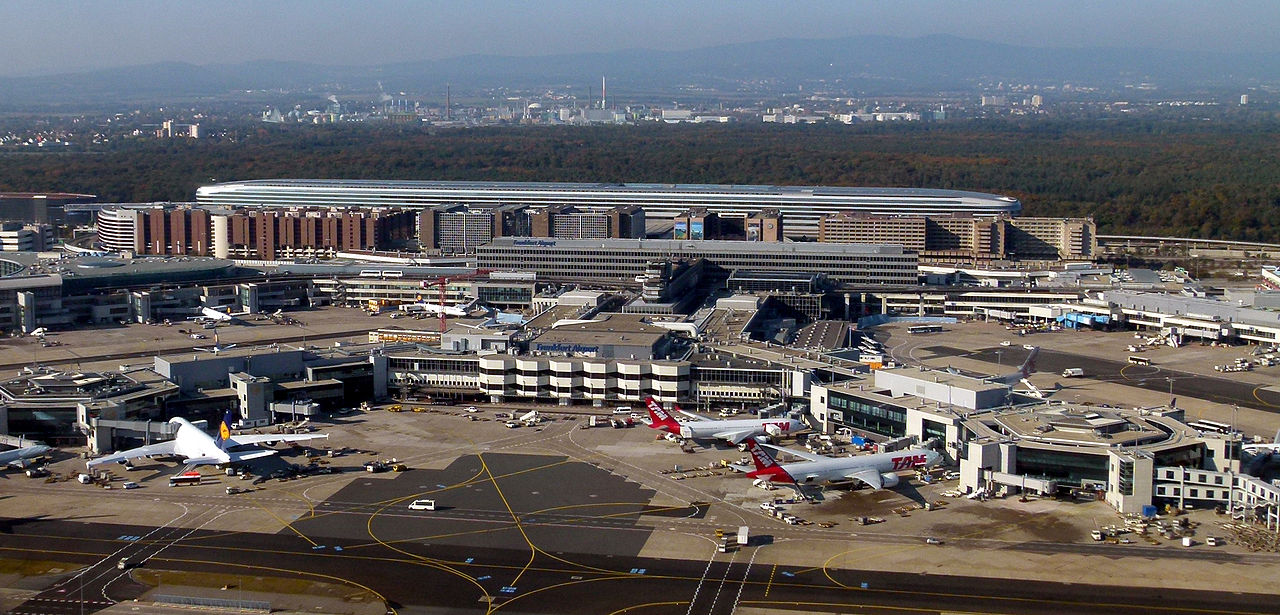 Σε "κλοιό" απεργιών αεροδρόμια στην Γερμανία - Ακυρώσεις χιλιάδων πτήσεων