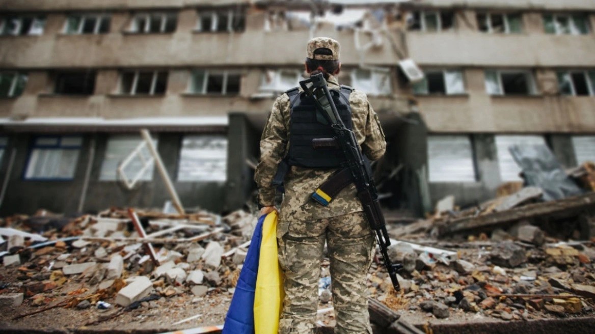 Ουκρανία: Ο βαρύς απολογισμός δύο ετών πολέμου - Στο Κίεβο σήμερα Φον ντερ Λάιεν και Τριντό