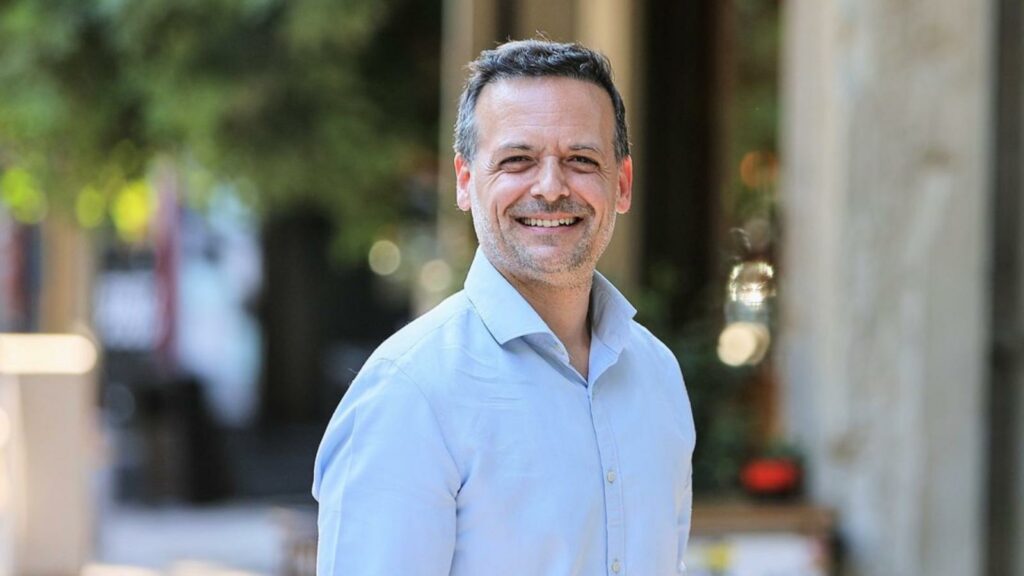 Απάντηση του Χ. Δούκα για τον διορισμό του γιου Παπανδρέου: Ψηφίστηκε από το δημοτικό συμβούλιο
