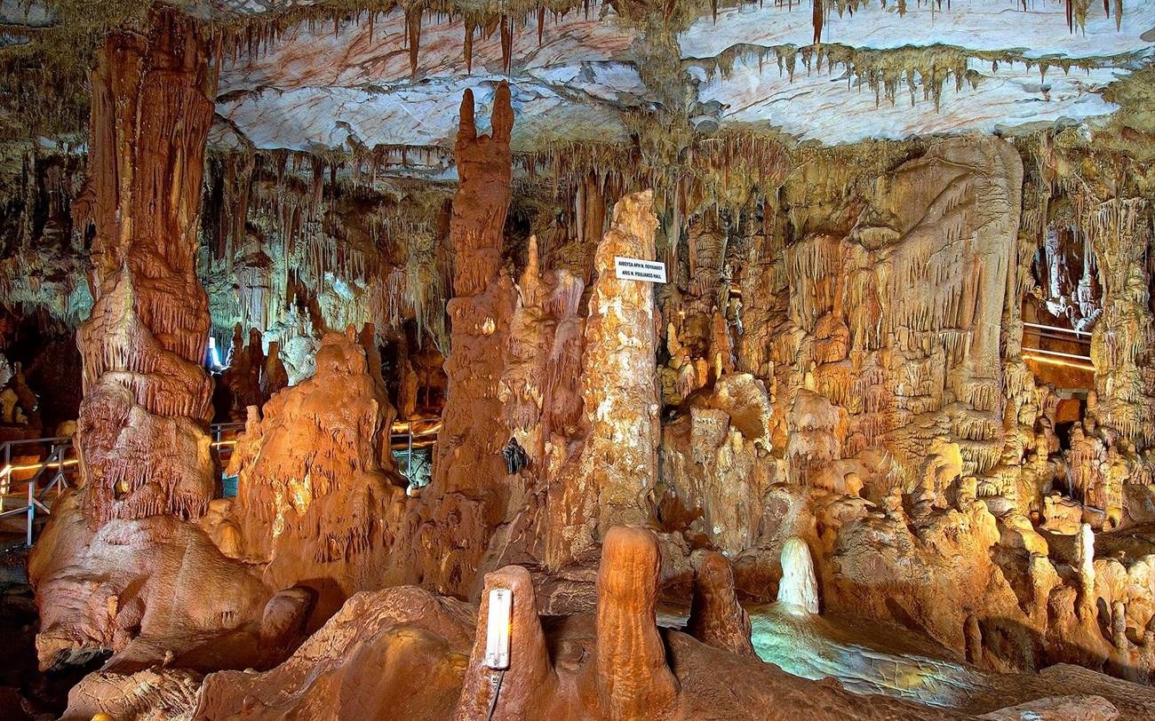 Χαλκιδική: Άνοιξε για το κοινό το Σπήλαιο των Πετραλώνων