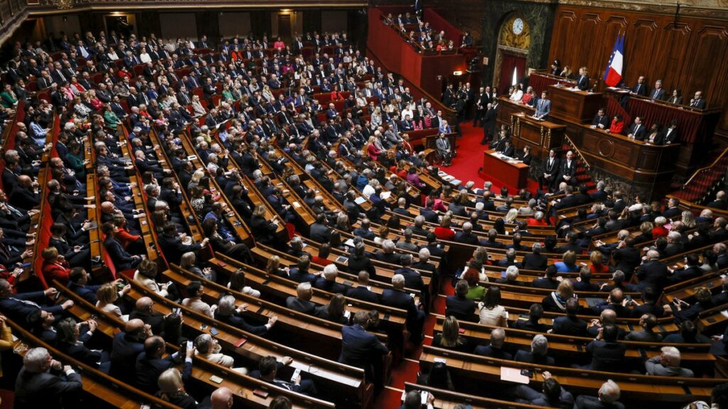 Η Γαλλία γράφει ιστορία: Κατοχύρωσε συνταγματικά το δικαίωμα στην άμβλωση