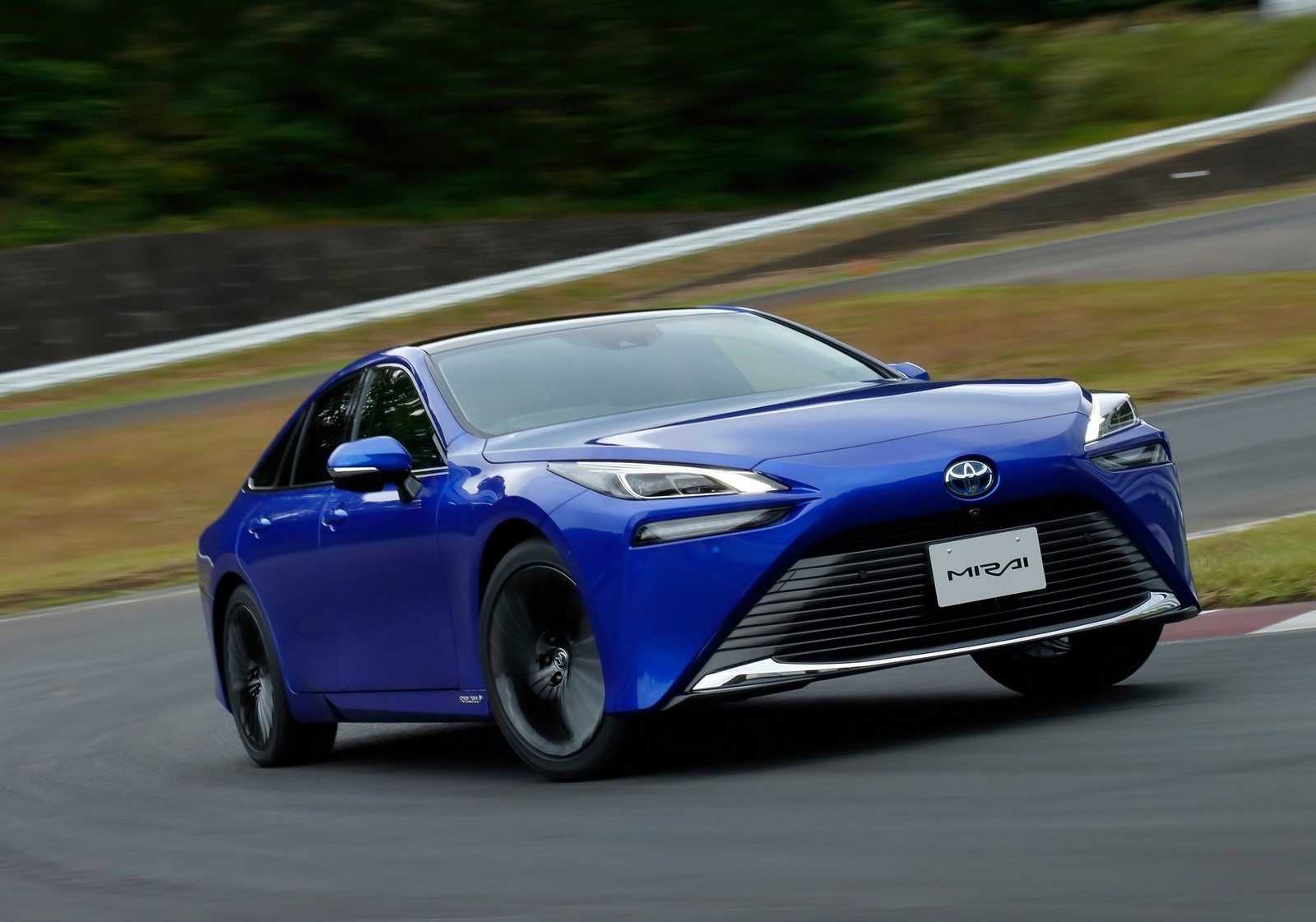 Toyota: High-tech αναβαθμίσεις για το υδρογονοκίνητο Mirai