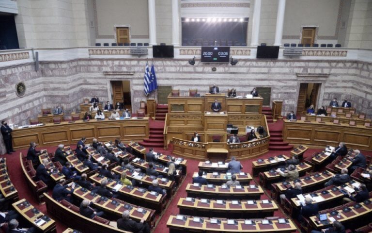 Βουλή: «Όχι» από ΣΥΡΙΖΑ, ΠΑΣΟΚ και ΚΚΕ στην πρόταση της Νέας Αριστεράς για μομφή στην κυβέρνηση
