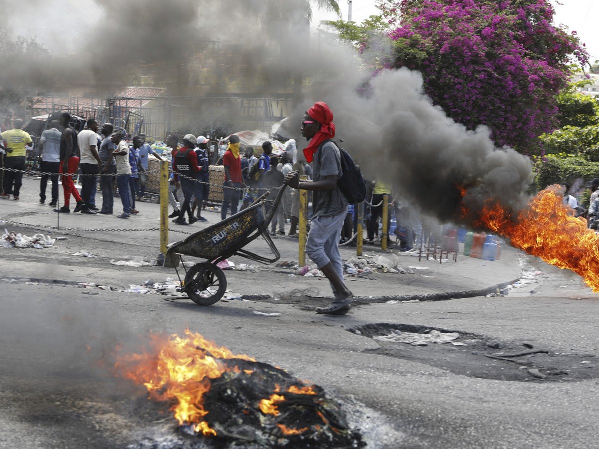 Αϊτή: Οι συμμορίες του «Μπάρμπεκιου» επιτέθηκαν κατά κυβερνητικών κτηρίων