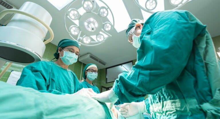 Τέσσερα δημόσια νοσοκομεία στην Αττική θα κάνουν απογευματινά χειρουργεία - Σήμερα στον Ευαγγελισμό το πρώτο