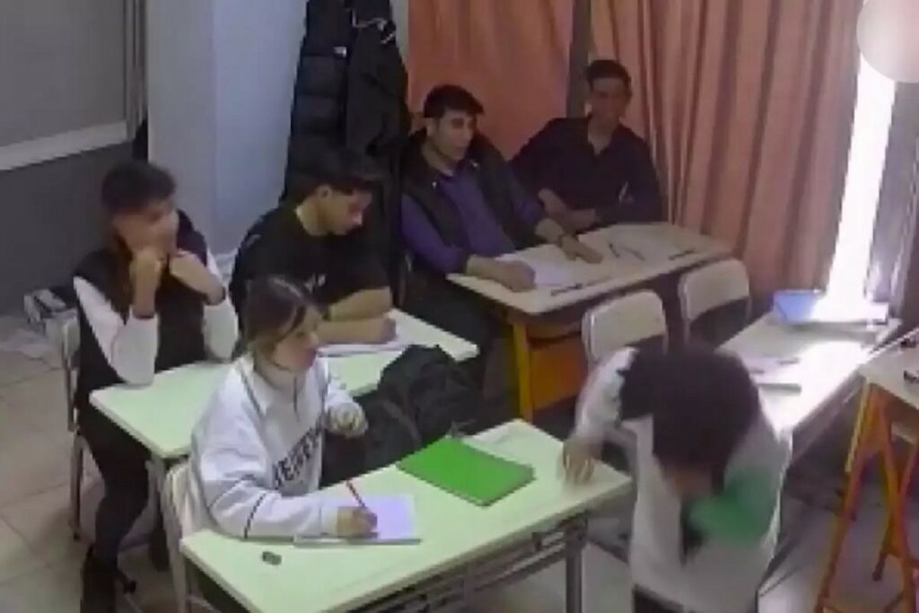 Τουρκία: Εκπαιδευτικός έσωσε μαθήτρια από πνιγμό